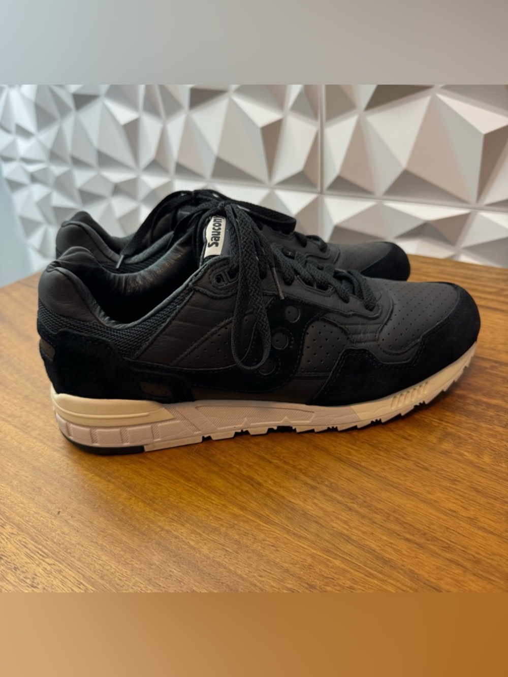 Saucony Men's Shadow 5000 sneakers Size 11.5